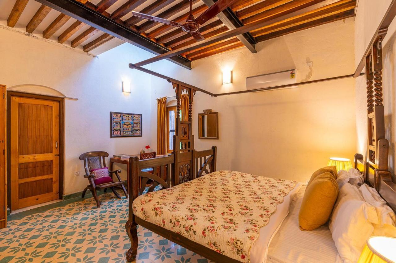 Stayvista'S Peepal Haveli - Rustic Kothi With Terrace, Breathtaking View & Bonfire Narainpur  エクステリア 写真