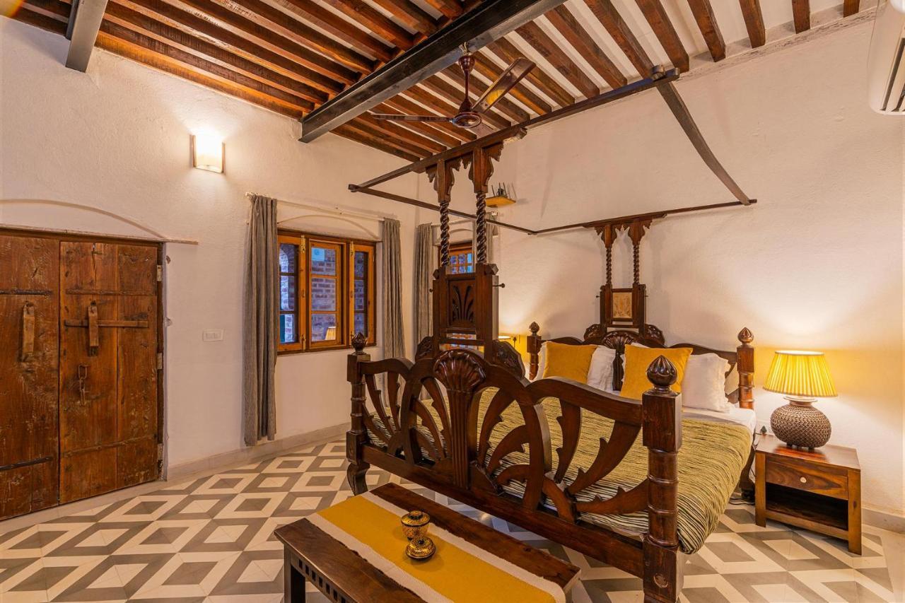 Stayvista'S Peepal Haveli - Rustic Kothi With Terrace, Breathtaking View & Bonfire Narainpur  エクステリア 写真