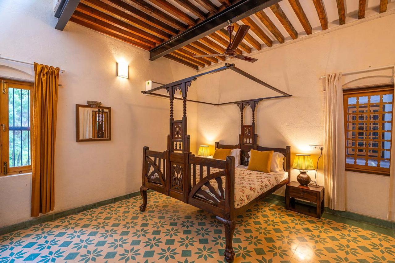 Stayvista'S Peepal Haveli - Rustic Kothi With Terrace, Breathtaking View & Bonfire Narainpur  エクステリア 写真