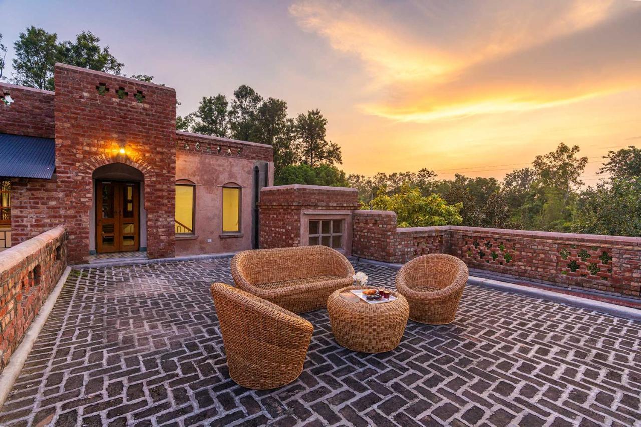 Stayvista'S Peepal Haveli - Rustic Kothi With Terrace, Breathtaking View & Bonfire Narainpur  エクステリア 写真